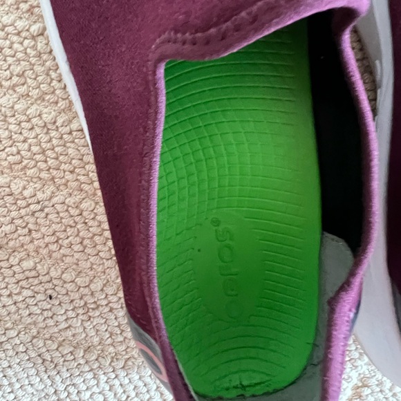 Oofos sz 10 - Picture 8 of 11